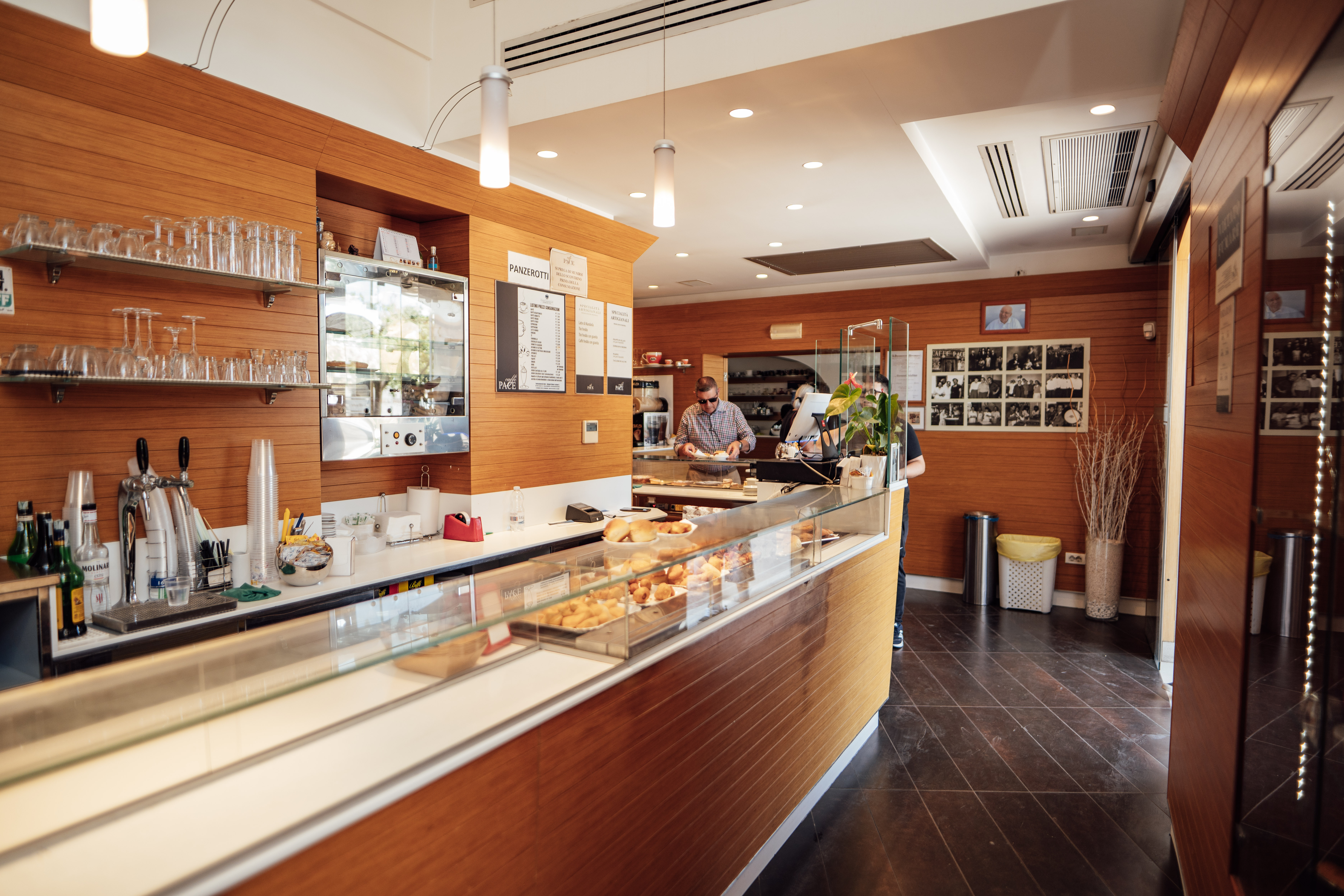 Interno del Caffè Pace