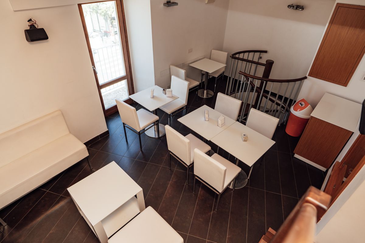 Sala interna del Caffè Pace